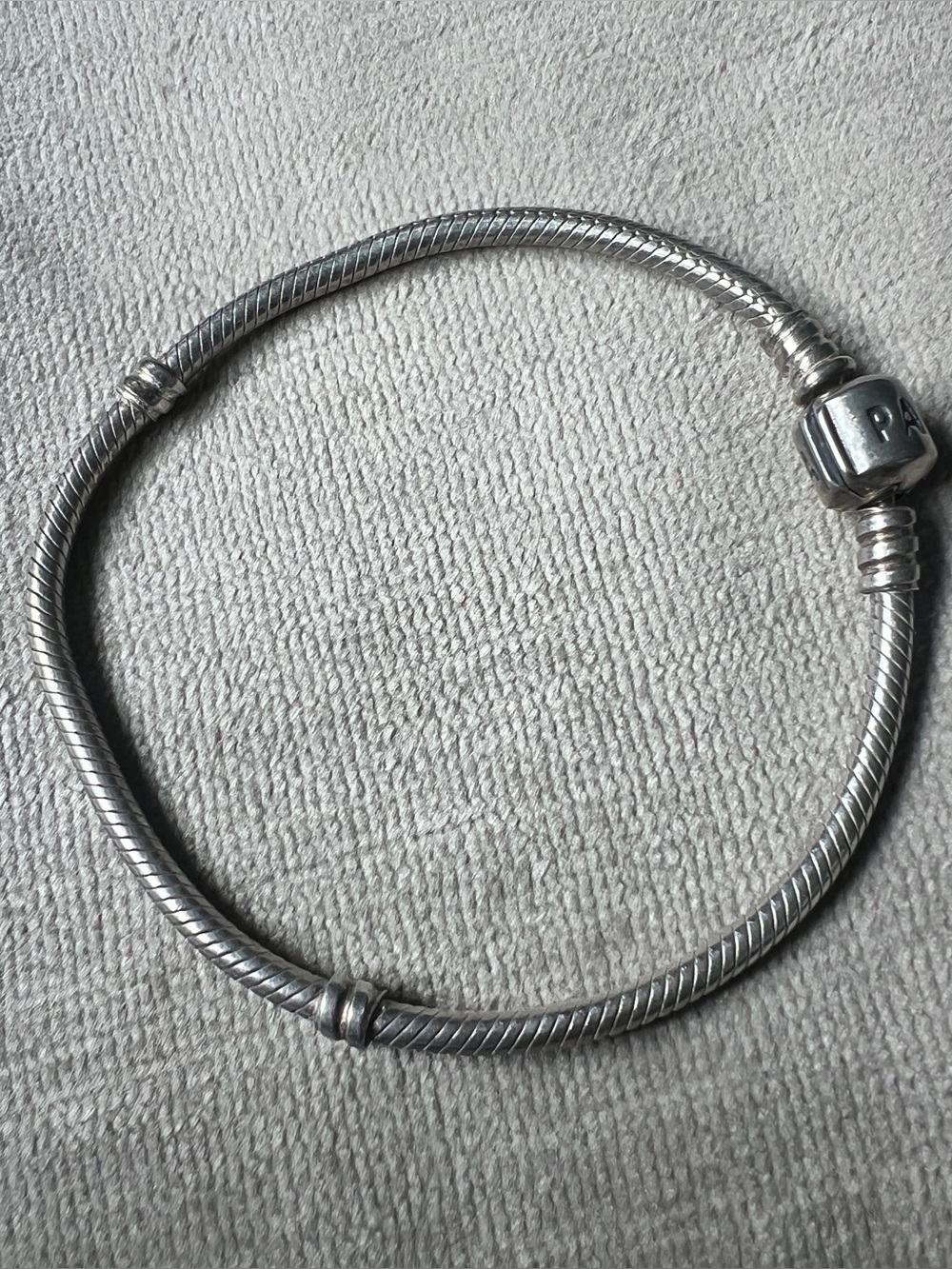 Authentic PANDORA 590702HV Sterling Silver Moments Snake Chain Charm Bracelet